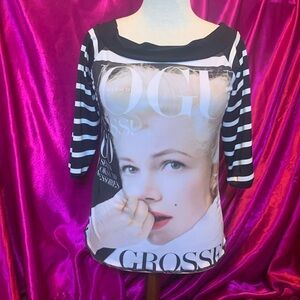 Unique vogue 3/4 sleeve top. Size M. Great condition. Stretchy. Red back